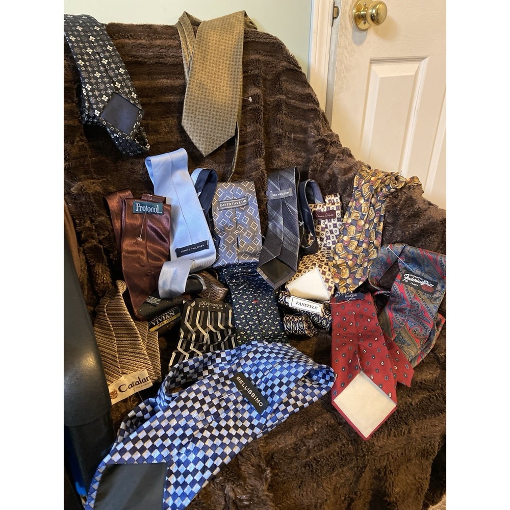 Lot of 16 Mens Ties Mixed Fabric Silk Polyester Oscar De La Renta Tommy Hilfiger